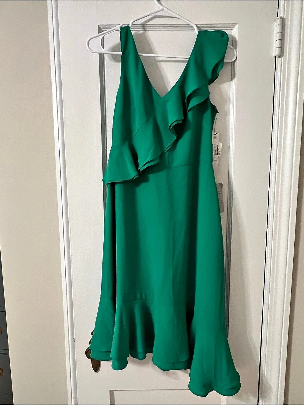 Maggy London Ruffle knee length Dress in Green Size 0 NWT